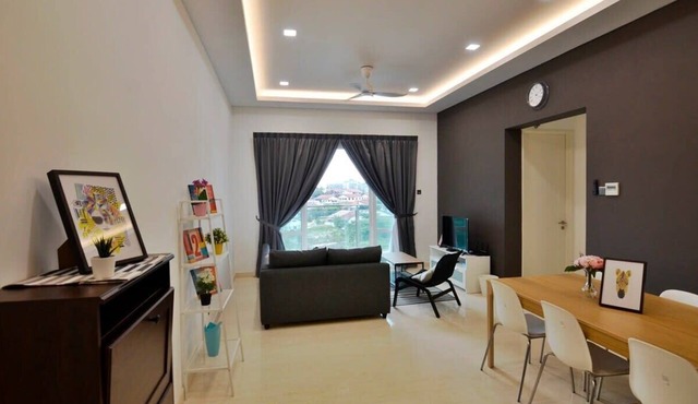 Comfy 2BR TriTower Suite Near JB CIQ, JBCC & Capri