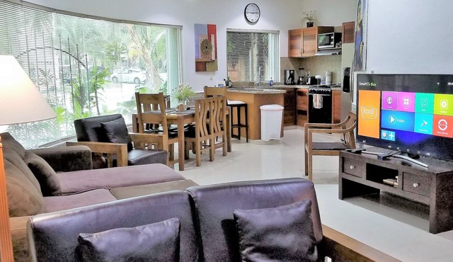 Condo Bellmare Luxury front of lagon 4 step to the priv Pool 1 min to the Beach