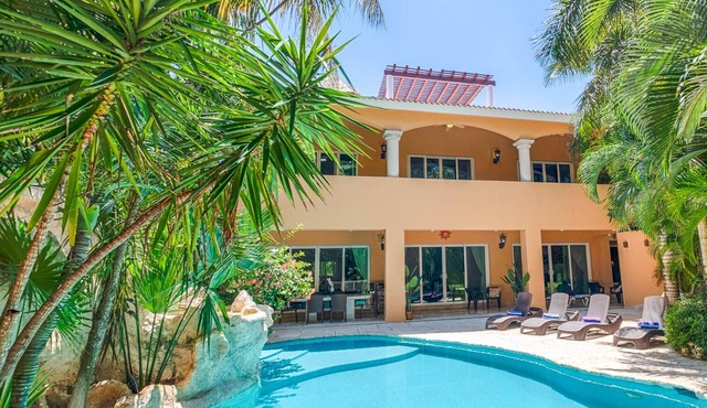 Contemporary elegance at it's finest in this 5 bedroom luxury villa!