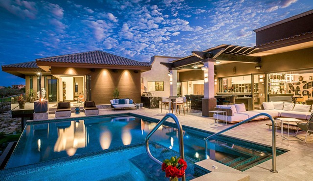 Contemporary 5BR Villa Sleeps up to 16!