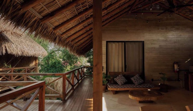 Contemporary Villa Near The Beach