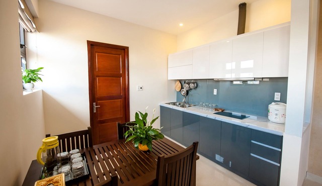 COOL PENTHOUSE AT ARIEL, NICE GARDEN, BEACH AREA, with BREAKFAST