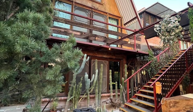 Country house with pool (pet friendly)