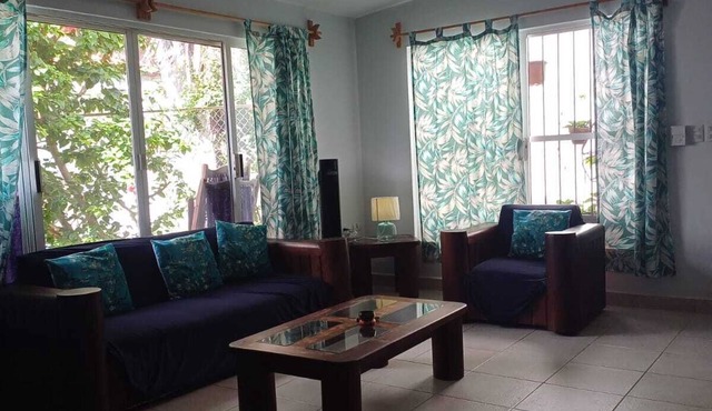 Cozumel peaceful retreat, WIFI, pool TV, Kitchenet, walking distance to town.