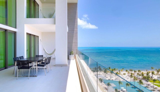 Cozy 2-bedroom condo with AC and fitness room in beautiful Cancún