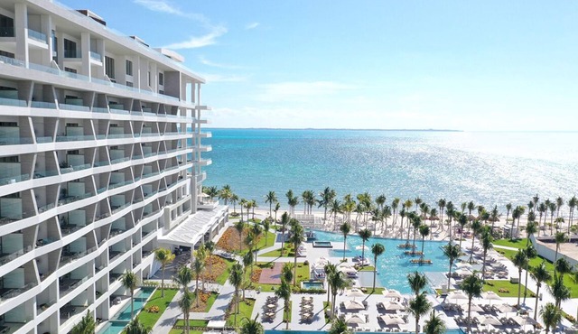 Cozy 2-bedroom condo with AC in perfect Cancún location