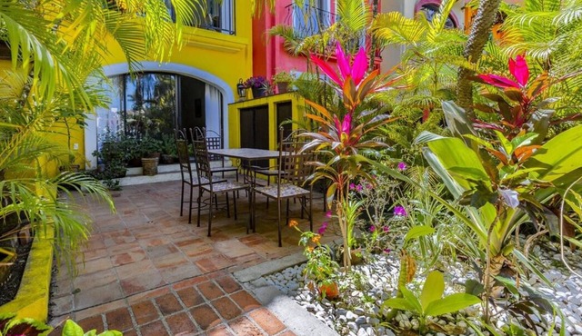 Cozy 3BR House - Front of Marina- Pool