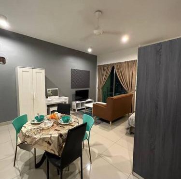 cozy cybersqaure with wifi free parkin & netflix109