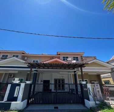 Cozy Family Stay Near Beach, Airport & Stadium