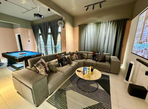 Cozy Holiday Home 18 Pax Bukit Indah JB