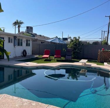 Cozy Home with Sparkling Pool/Pet Friendly in Mesa