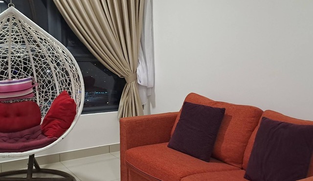 Cozy KL Home! 3min walk to Train Station & Malls in Kuala Lumpur