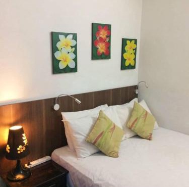 Cozy Middle Room at Suria Kipark Damansara Homestay with Fully Equipped Kitchen and Laundry