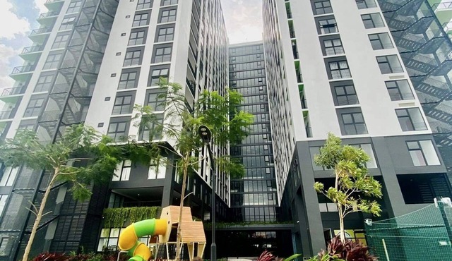 Cozy Modern 2 bed room Condo with great amenities mini mart, Restaurant & more