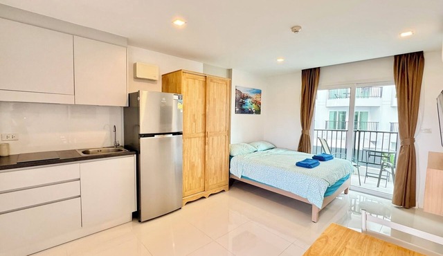 Cozy Studio near the beach, AC, Wifi, Kitchen, Pools and Fitness