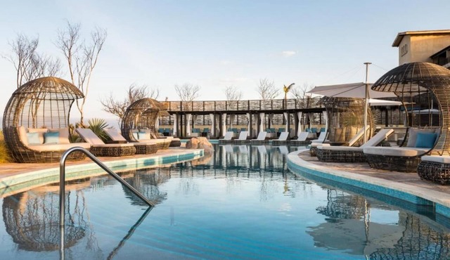 Cozy Studio resort with pools, ocean view, balcony, kitchenette, 2 beds in Cabo