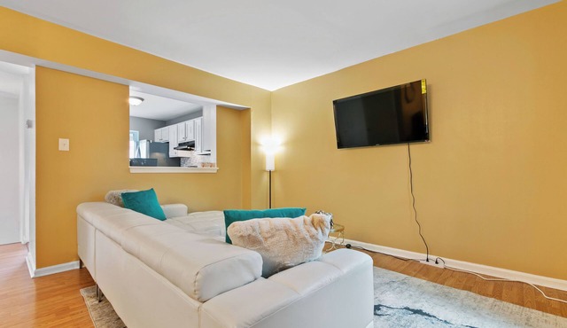 Cozy & Tranquil Getaway: Deck, Yard, Free Parking! in Silver Spring