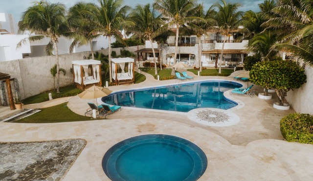 Crown Villa - Luxury Beachfront 8 bedroom property