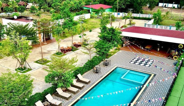 Damnak Borey Resort