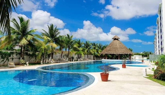 Deluxe 2 Bed 2 Bath Condo with a (Large outdoor Pool/Hot Tub)