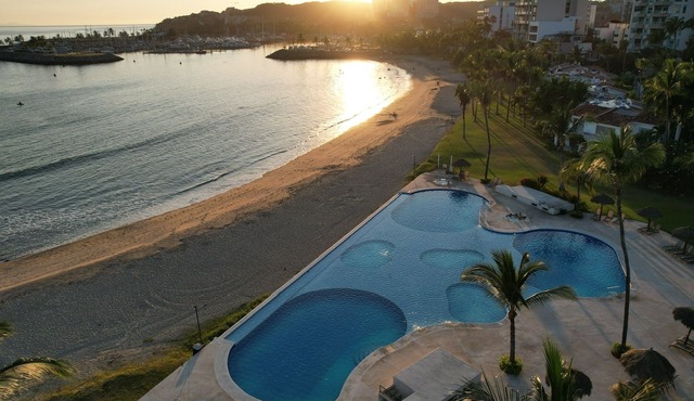 Deluxe Beachfront Villa