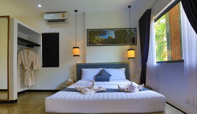 Deluxe Double with balcony - Free pick up