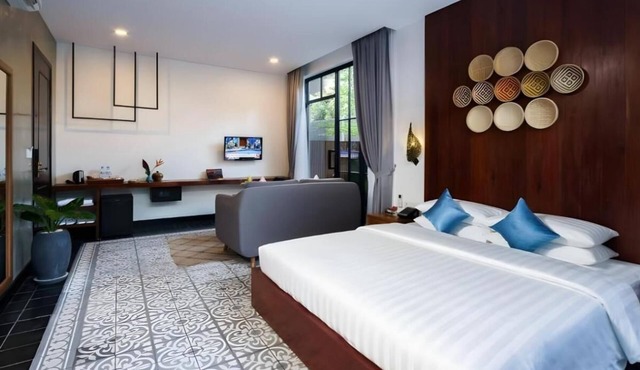 Deluxe Double Room with Patio or Balcony