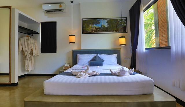 Deluxe Room: 1Double & Single bed - Free pick up