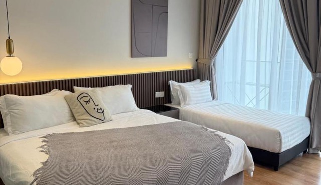 Direct Monorail KL & Mall Access - Sky Glass Condo by Azmila