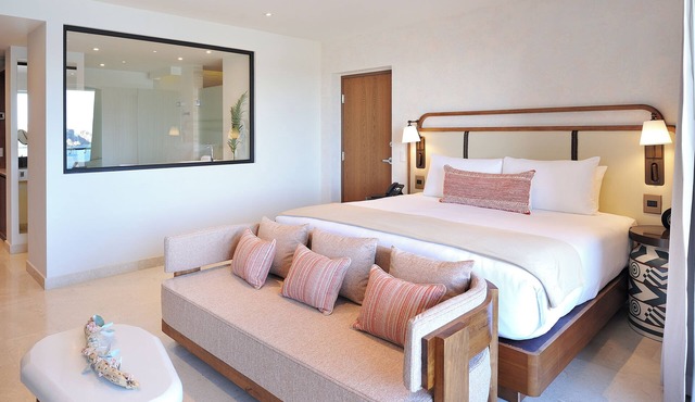 Discover the Vast, Blue Ocean! Swimming Pools, Spa, Pet-friendly, Beachfront!