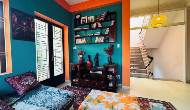 Do L Homestay: 5 Mins to Airport, Vintage Charm