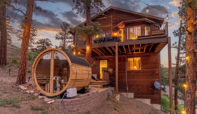 Downtown Bailey Mountain Escape with Sauna, Hot tub and Designated Game Room in Bailey