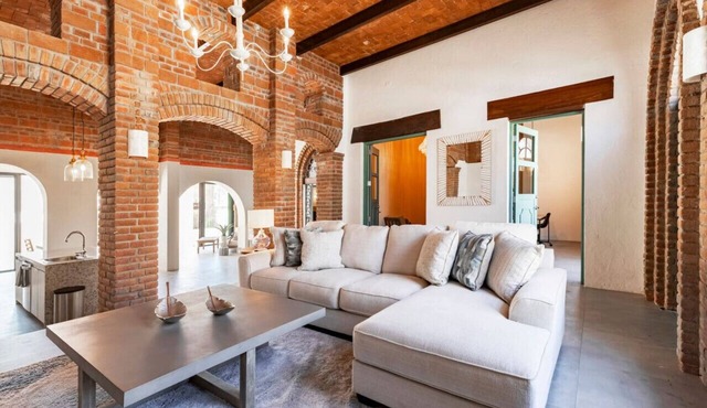 Downtown Historic Home! - Starlink Wifi - Pool