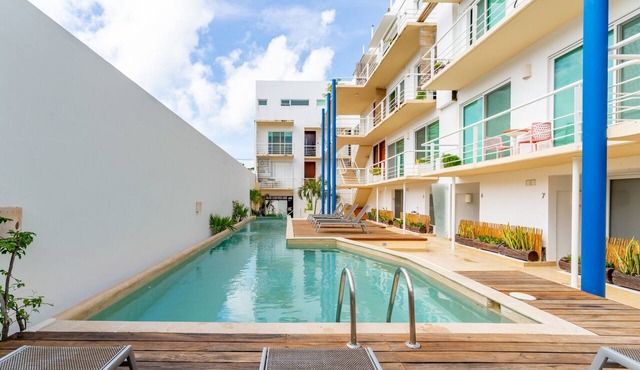 Duplex w/Rooftop Plunge Pool – Walk to Beach