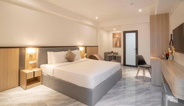 E13 Hotel & Apartment Mỹ Đình