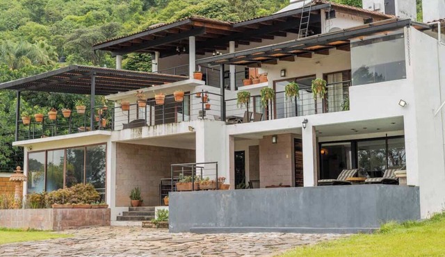 Elegant Home w/Lake Views | Valle de Bravo