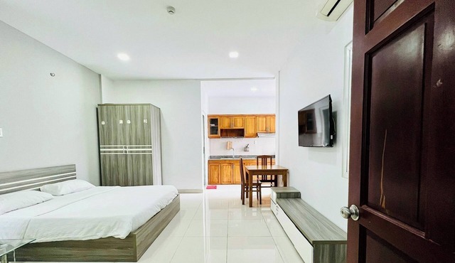 EMERALD APARTMENTS