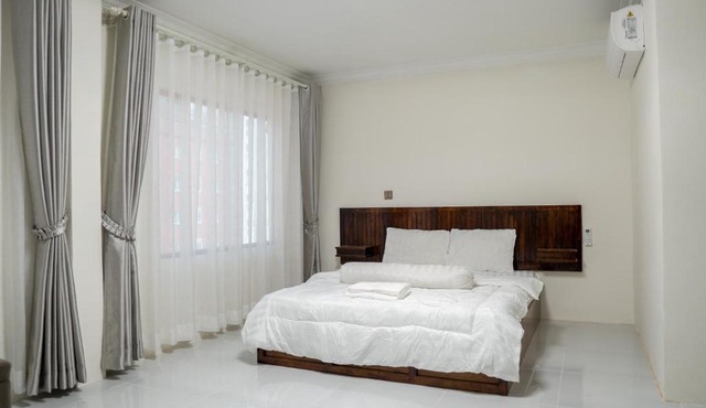 Empire House, Phnom Penh