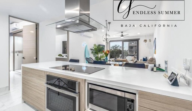 Endless Summer - 2Bed 2Bath Condo - Seasonly Heated Pool with Ocean Views - 5min walk to Beach - Fibre Internet - Sleeps 6