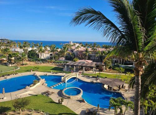 Entire Beachfront condo in Paradise