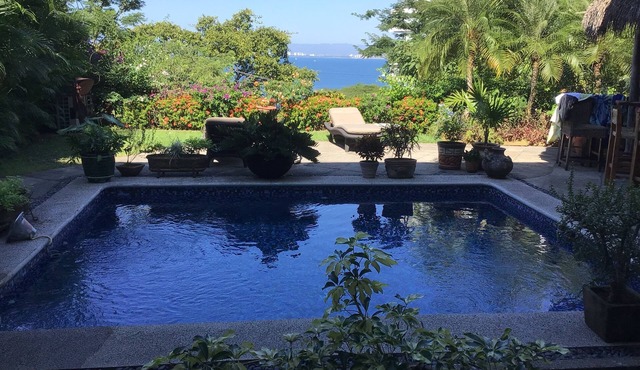 Excellent residence for a holiday. own pool, BBQ, grounds with view of the Bay