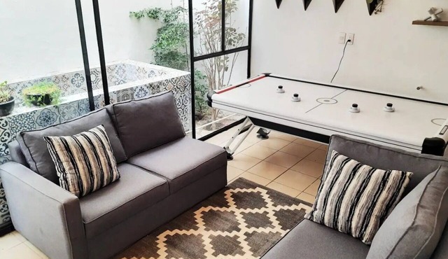 Exclusive Bugambilias Lukasa Home alberca & airhockey.