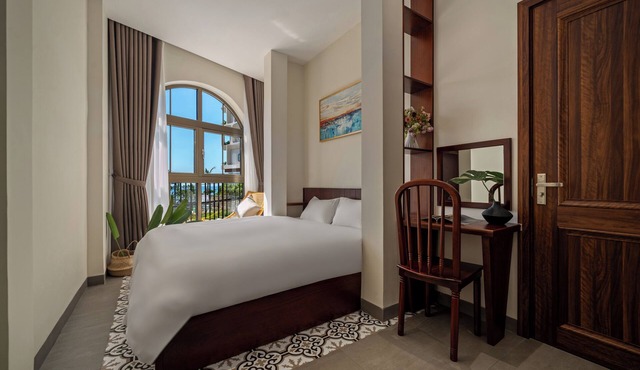 Fabulous 05 Bedroom Luxury Beachside Retreat Villa with AC in Đà Nẵng By Villuxy