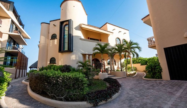 Fabulous Oceanfront Property with Pool, Chef, and Private Beach Access