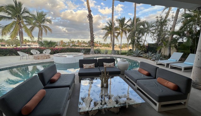 Family Friendly Dream Cabo Villa, walking distance to Swimmable Turquoise Beach!