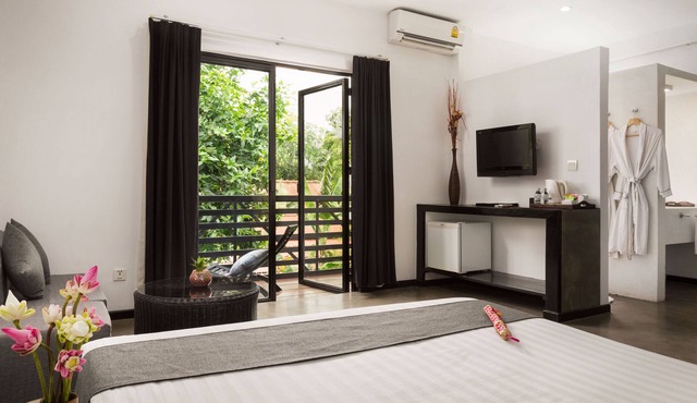 Family Room: 1double & single bed - free breakfast