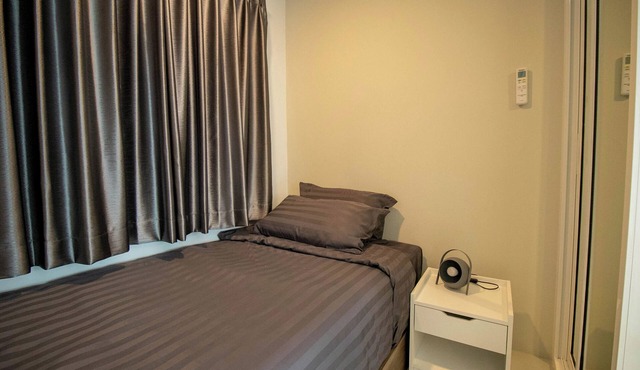Family-sized condo with well equiped kitchen, AC, Balcony and near by the beach