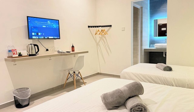 Fat Mom Room & Stay