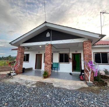 Fin D, Sawah Homestay