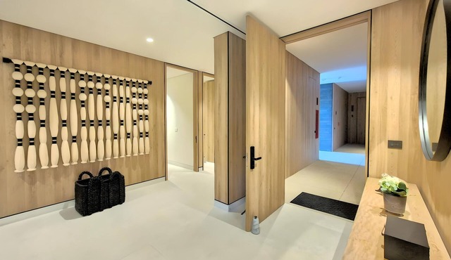 First floor, private pool, gym, beach club, maid service